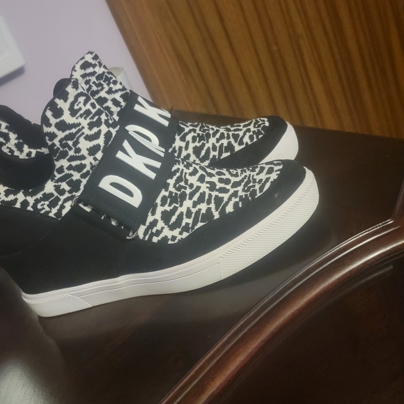 Size 8 womens DKNY wedges - Picture 4 of 4